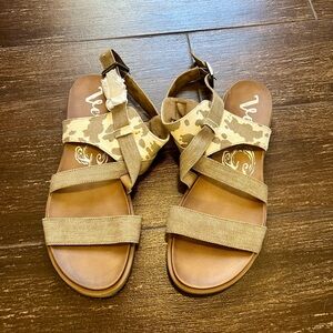 FINAL PRICE - NWOT size 11 western sandals🍄